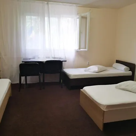 Vila Maria Hostel *