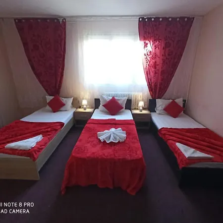 Vila Maria Hostel *