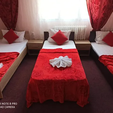 Vila Maria Hostel *